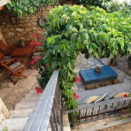Stone House Hedonia