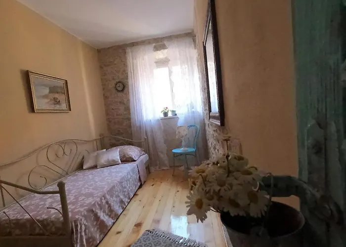 Stone House Hedonia