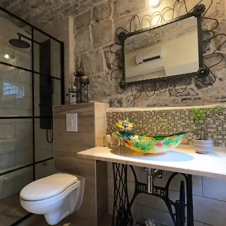 Stone House Hedonia *