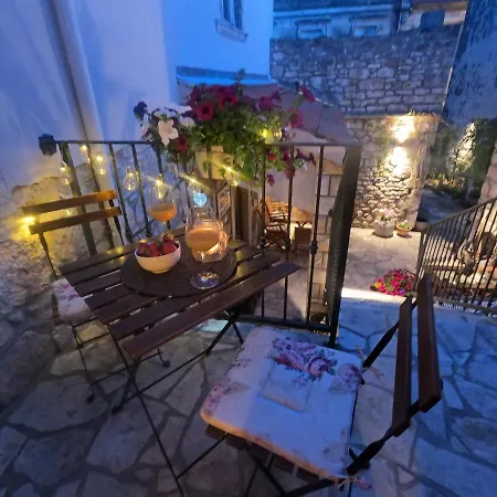 فيلة Stone House Hedonia *