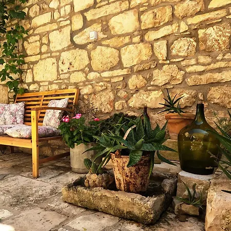 فيلة Stone House Hedonia