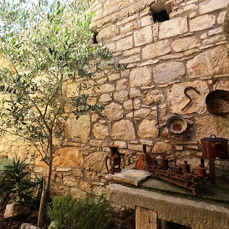 فيلة Stone House Hedonia *