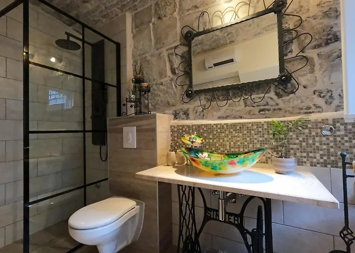 Stone House Hedonia *