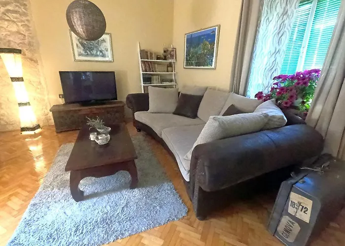 Stone House Hedonia *